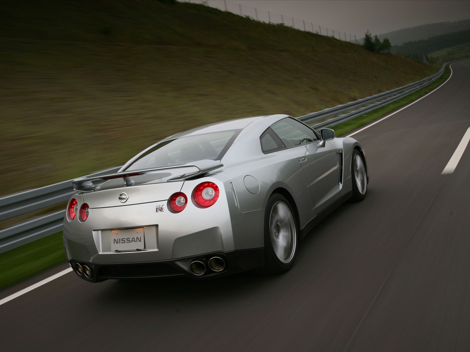 Nissanղ GT-R 2010(ֽ18)
