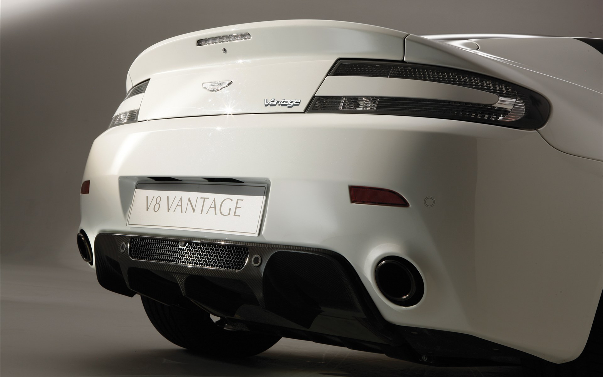 Aston Martin(˹) V8 Vantage N420 2011(ֽ6)