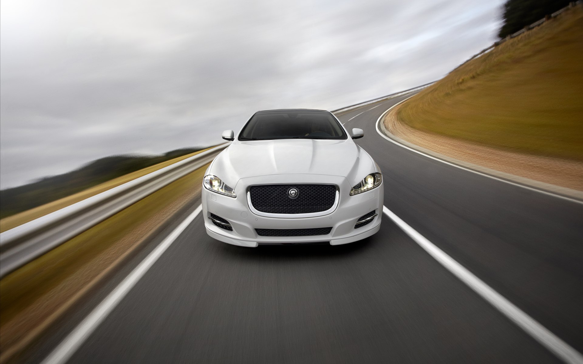 Jaguar ݱ XJ 2012 Gets Sport and Speed Packs(ֽ1)