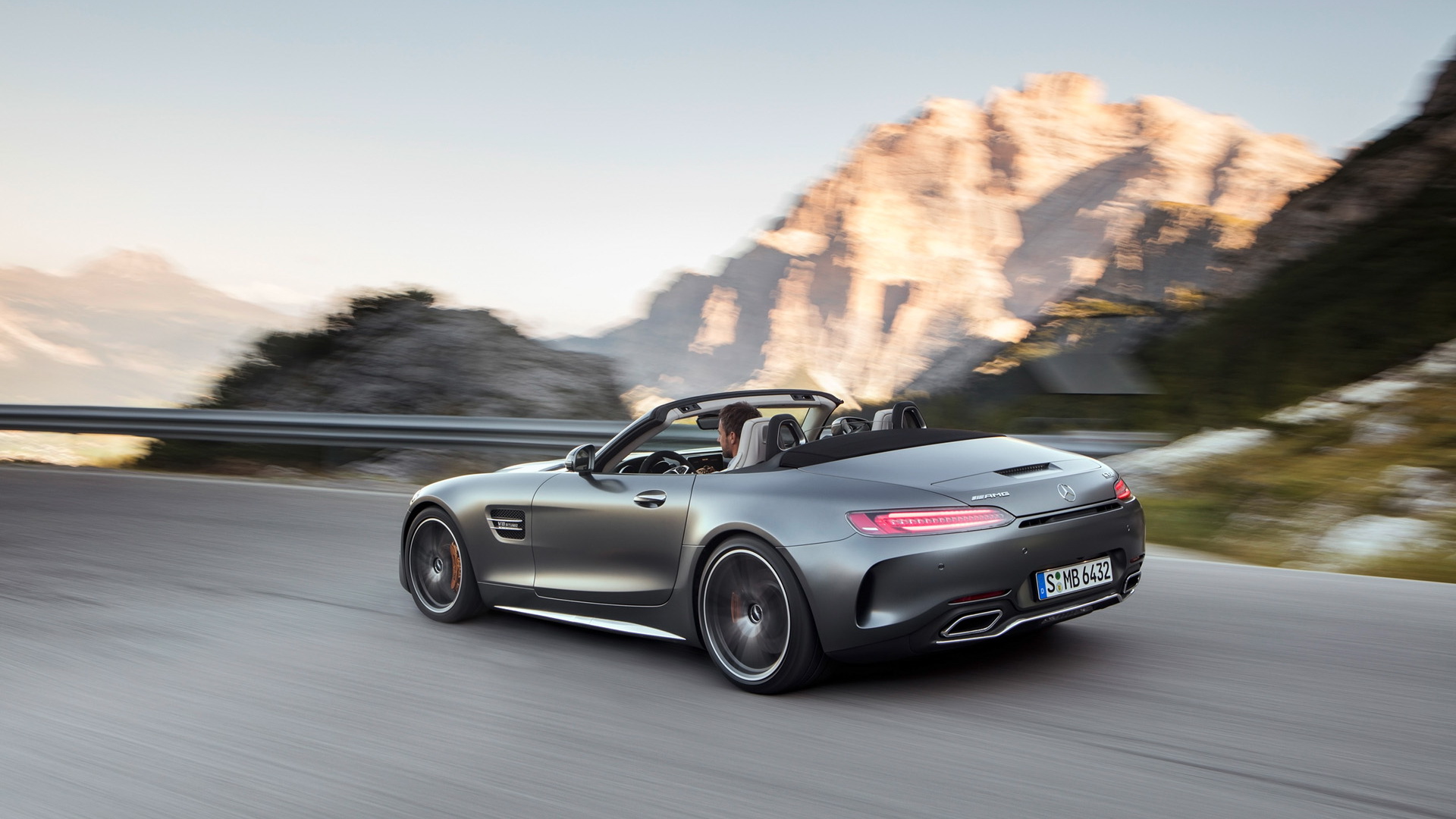 2017 Mercedes-AMG GT and GT C Roadstersܳ(ֽ7)