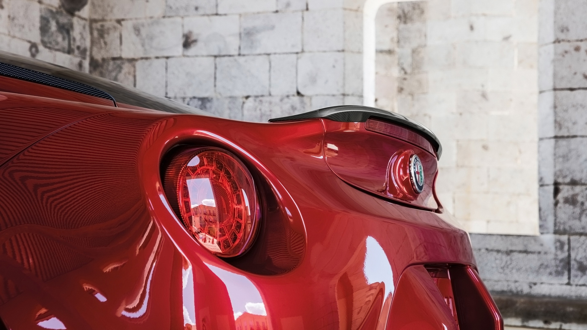2018 Alfa Romeo 4C Coupe and Spider ŷ(ֽ10)